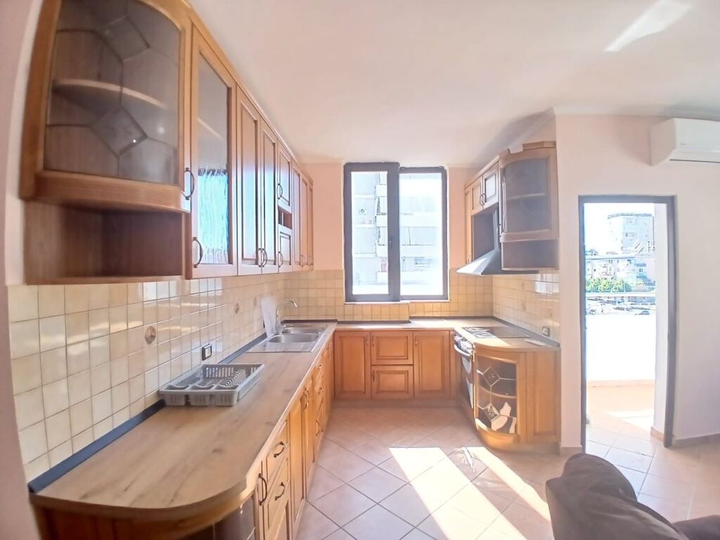 Jepet Me Qera Apartament 2+1+2 Tualete +2 Ballkone