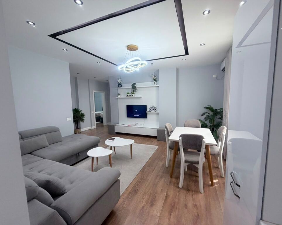 Affittasi Appartamento 2+1+1 Balcone SCUOLA NAIM FRASHERI