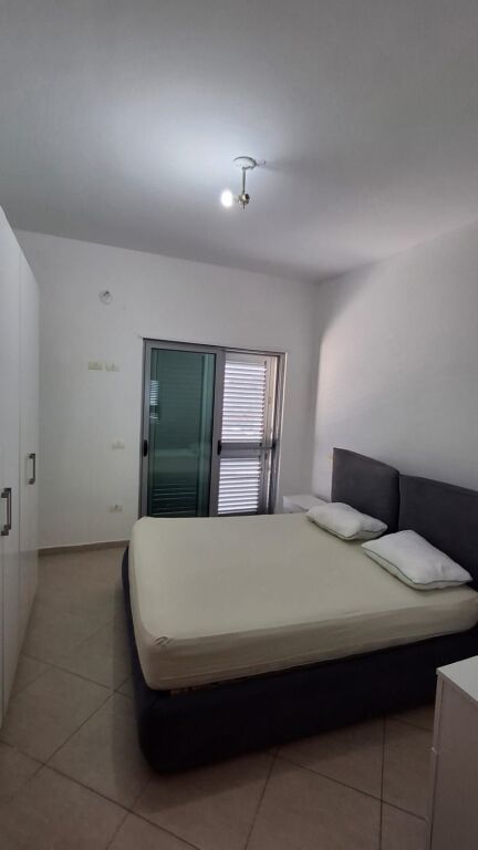 **Apartament me Qira – Eftali Koçi, Durrës**