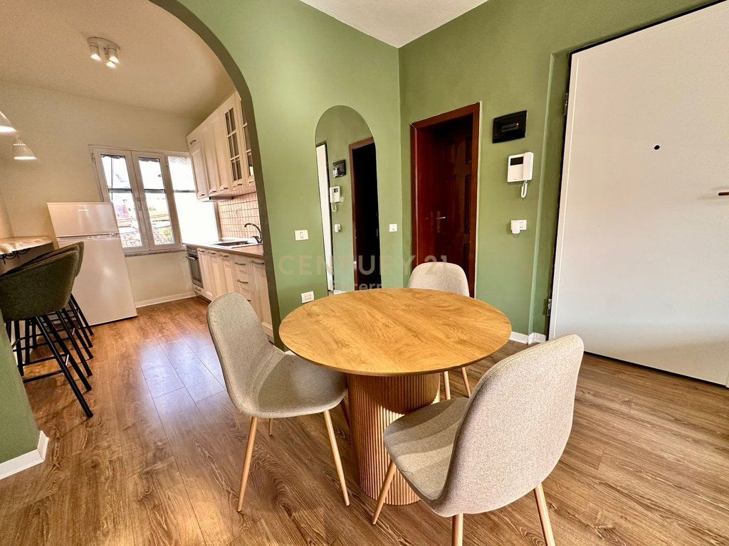 Apartament 2+1 per shitje te Rruga e Durresit