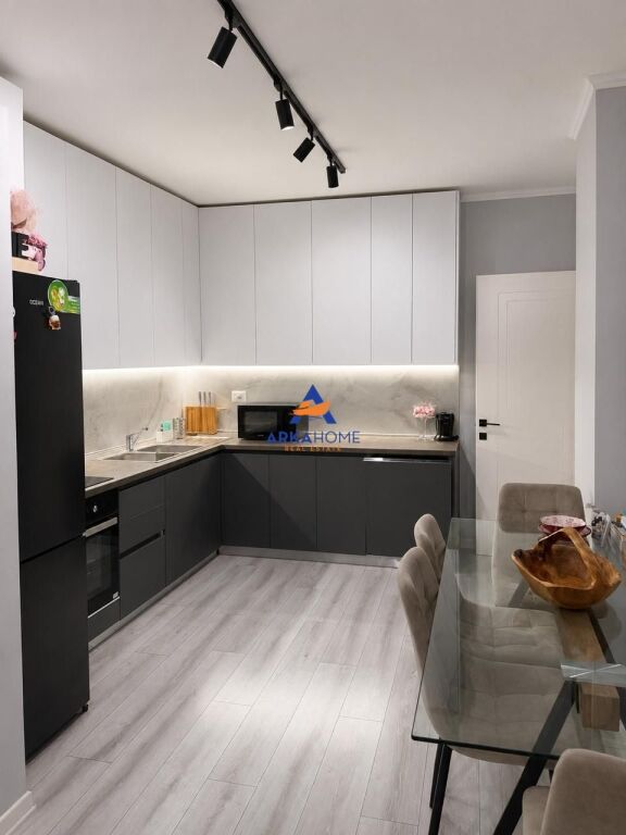 JEPET APARTAMENT ME QERA 1+1+BALLKON 'LIQENI I THATE, RRUGA PETI" 65.000 LEKE