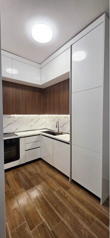 JAPIM ME QIRA APARTAMENT 1+1 &amp; POST PARKIMI TEK ALTURA TRADE CENTER BULEVARDI I RI 700 € /Muaj