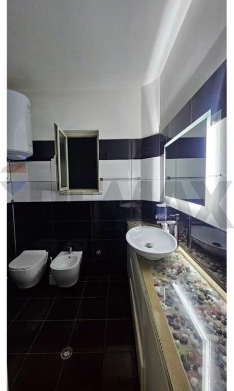 APARTAMENT 1+1 ME QERA TEK RRUGA E KAVAJES!