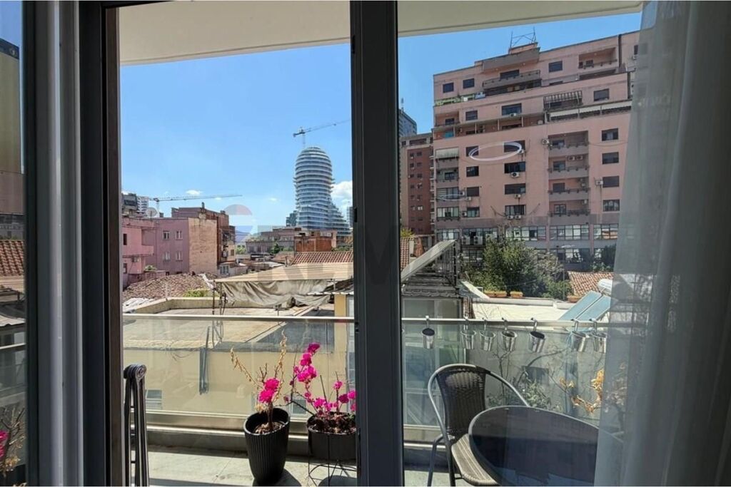 Jepet me Qira: Apartament Modern 1+1 te 9-Katëshet (Qendër)