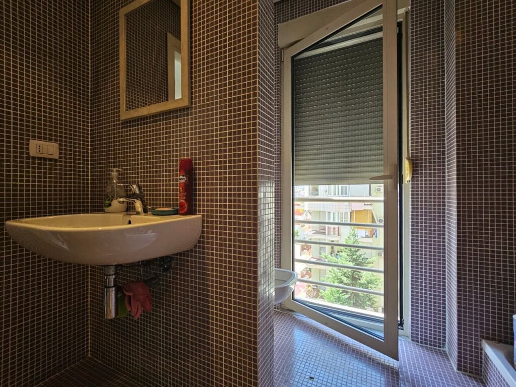 Apartament 4+1+3 ne shitje Pazari i Ri!