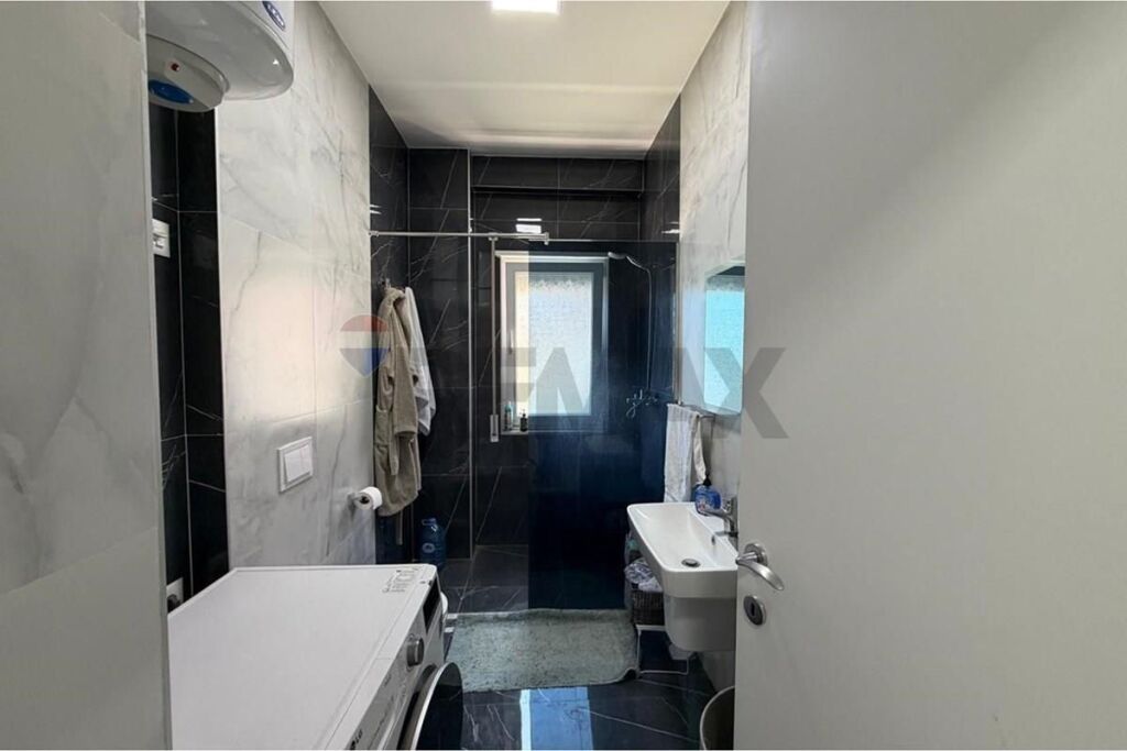 Jepet me Qira: Apartament Modern 1+1 te 9-Katëshet (Qendër)