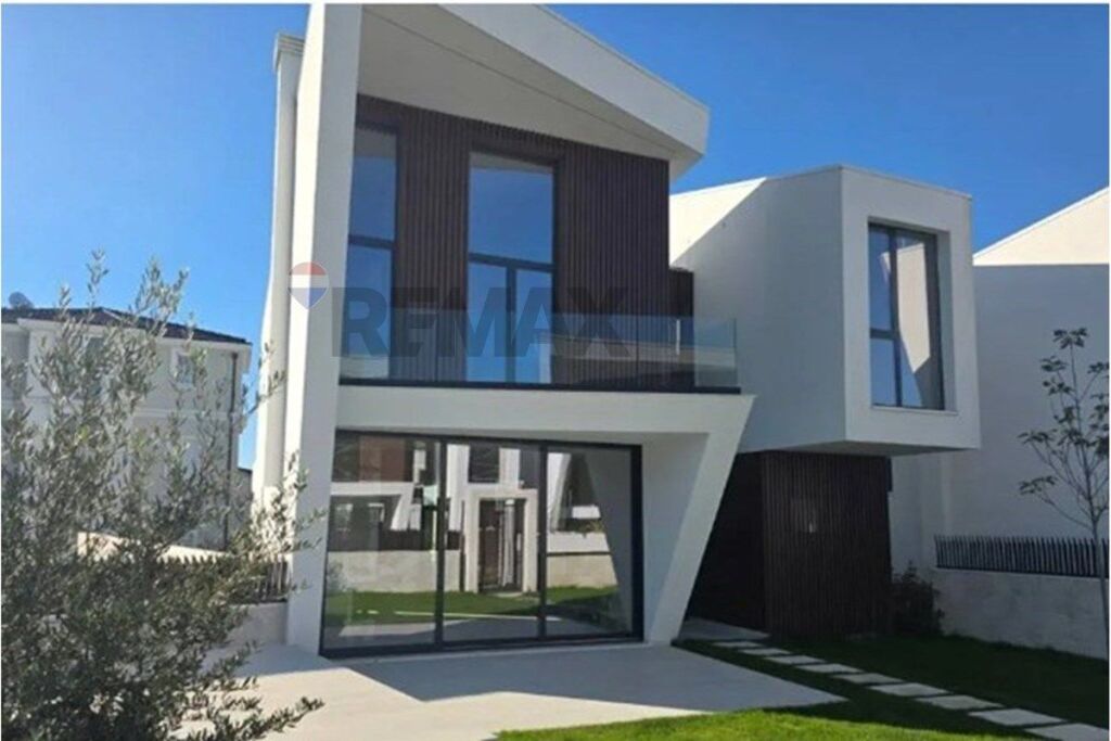 Shitet Apartament 2+1 tekLiqeni i Farkës