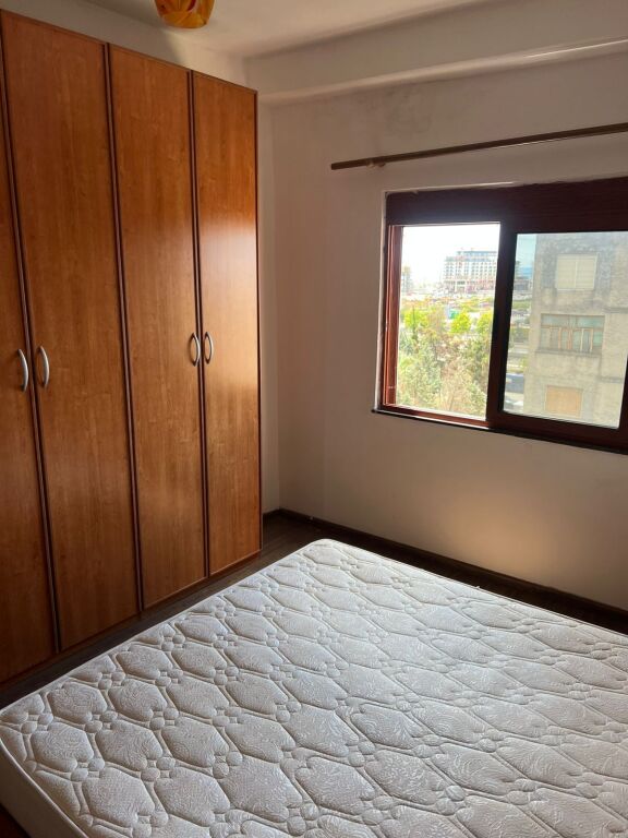 Shitet Apartament 1+1 pranë Bulevardit Dyrrah, Durrës