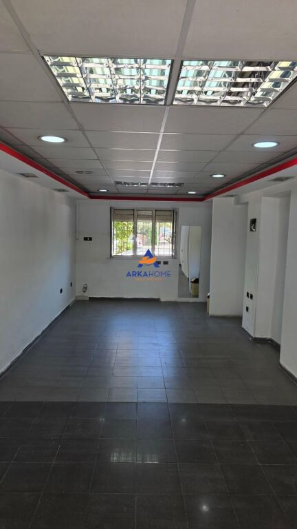 NEGOZIO IN VENDITA 40M2 "VIA IMER NDREGJONI, VICINO ALLA SCUOLA BASHKUAR" 115000 EURO