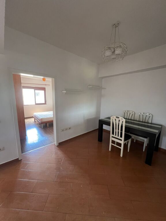 Shitet Apartament 1+1 pranë Bulevardit Dyrrah, Durrës