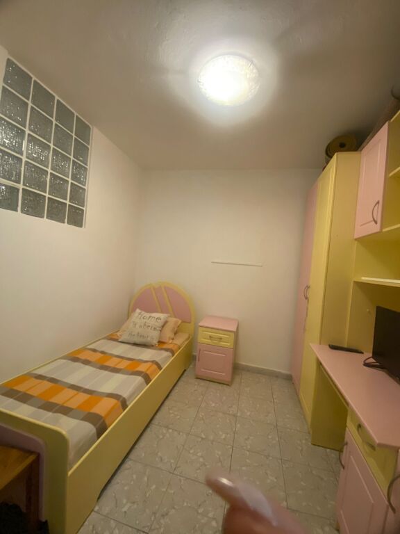 🏢Selvia,prane Spar,jepet me qera, apartament 2+1,i mobiluar 55,000 Leke