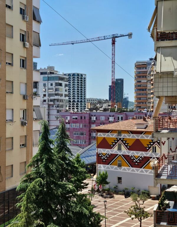 Apartament 4+1+3 ne shitje Pazari i Ri!