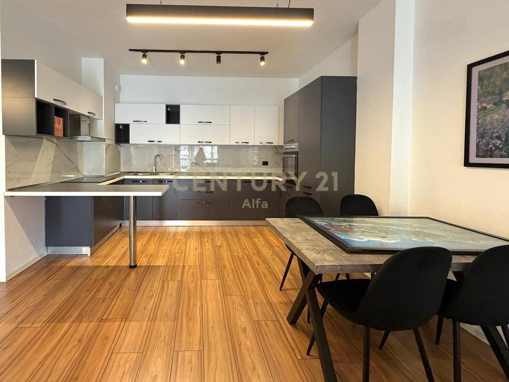 APARTAMENT ME QIRA 1+1 TEK LICEU ARTISTIK ! 800 € /Muaj