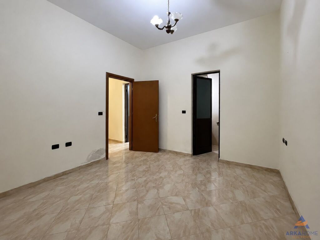 JEPET ME QIRA AMBIENT PËR ZYRA 95M2 "KOMPLEKSI PANORAMA" 850 EURO