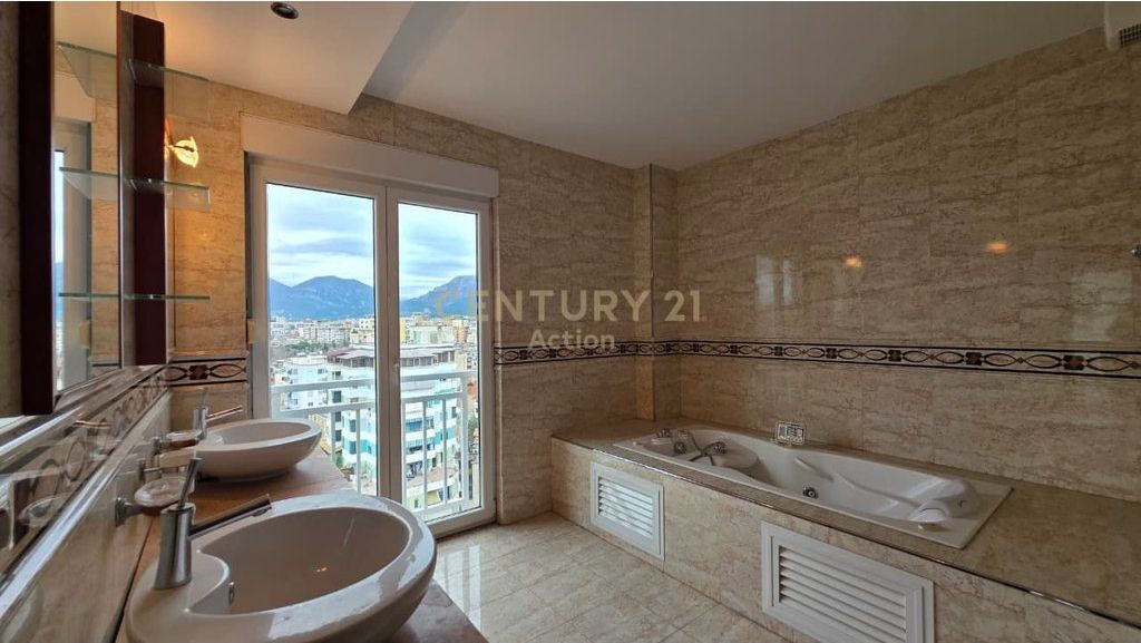 SUPER DUPLEX 326 M2 IN AFFITTO IN VIA ELBASAN!