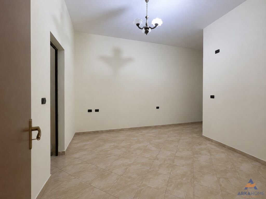 JEPET ME QIRA AMBIENT PËR ZYRA 95M2 "KOMPLEKSI PANORAMA" 850 EURO