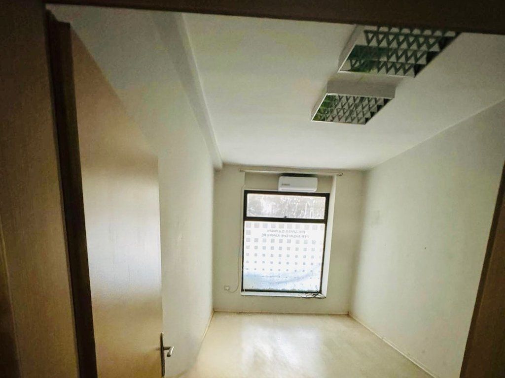 LOCALE COMMERCIALE IN AFFITTO, 100 m² NELL'ISH-BLLOK – VICINO A KAFE ROMA
