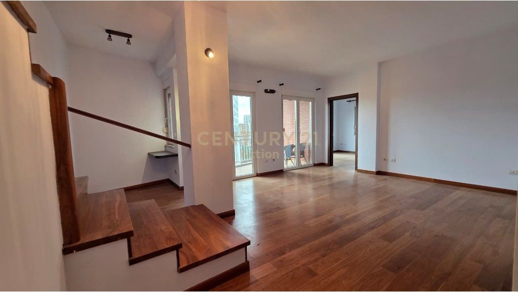SUPER DUPLEX 326 M2 IN AFFITTO IN VIA ELBASAN!