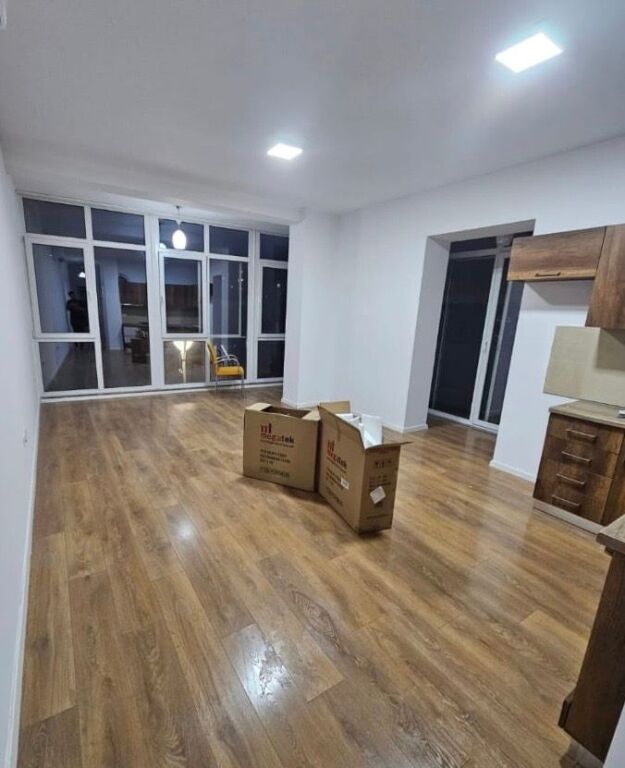 Ambient zyre me qira te Kika 2 , Komuna Parisit