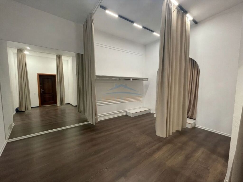 For Rent, Business Premises, Dry Lake.