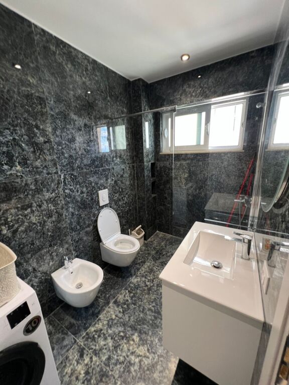 Shitet Apartament 2+1 në Lagjen 17, pranë Ujësjellësit, Durrës