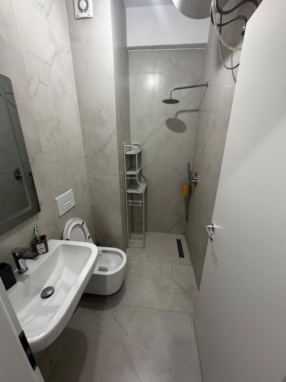 Shitet apartament 2+1+2 (me hipoteke)
