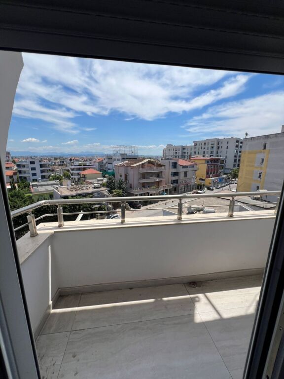 Shitet Apartament 2+1 në Lagjen 17, pranë Ujësjellësit, Durrës