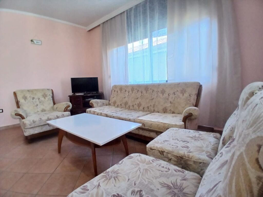 Jepet Me Qera Apartament 2+1+2 Tualete +2 Ballkone