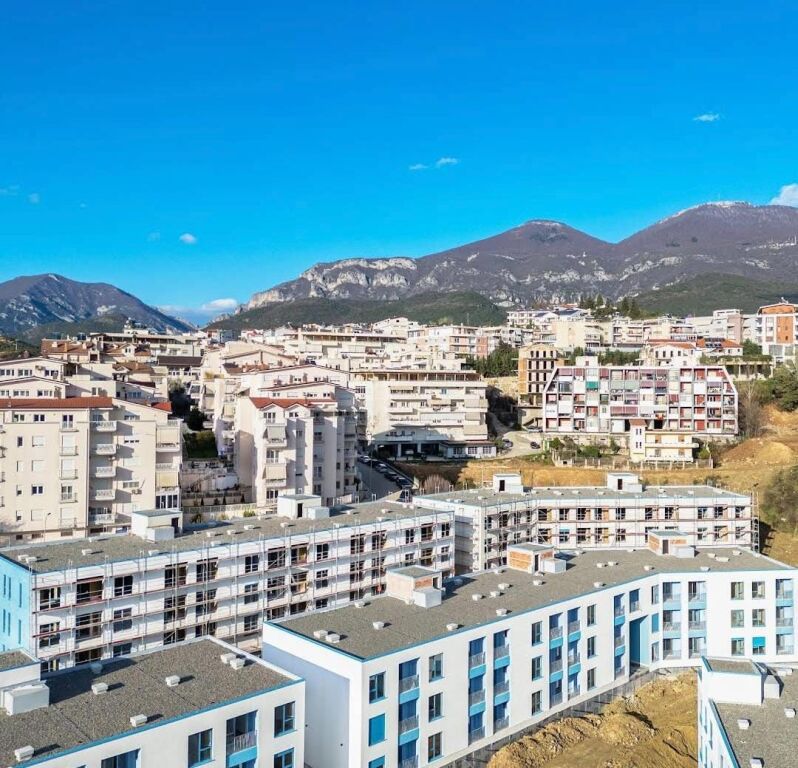 Shitet apartment 2+1+2 tek Rezidenca Oxa , Fresku .