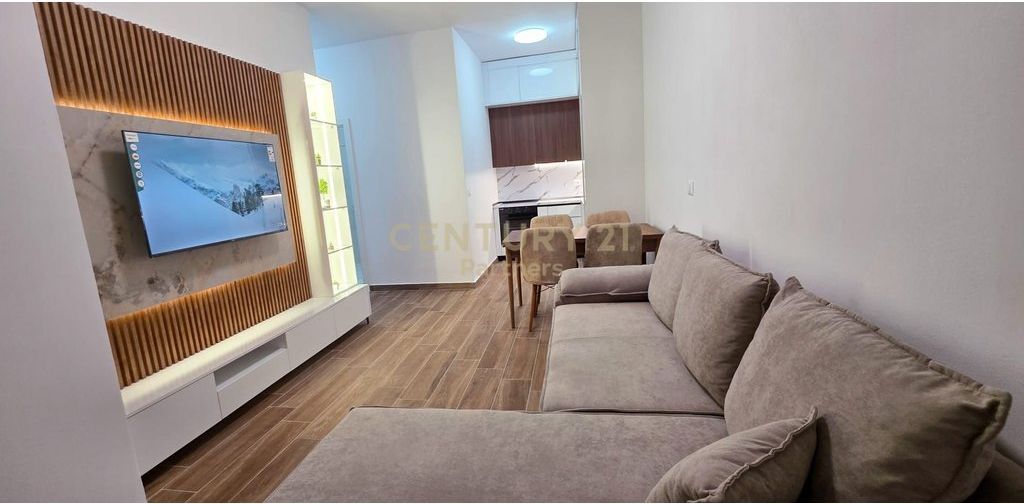 JAPIM ME QIRA APARTAMENT 1+1 &amp; POST PARKIMI TEK ALTURA TRADE CENTER BULEVARDI I RI 700 € /Muaj