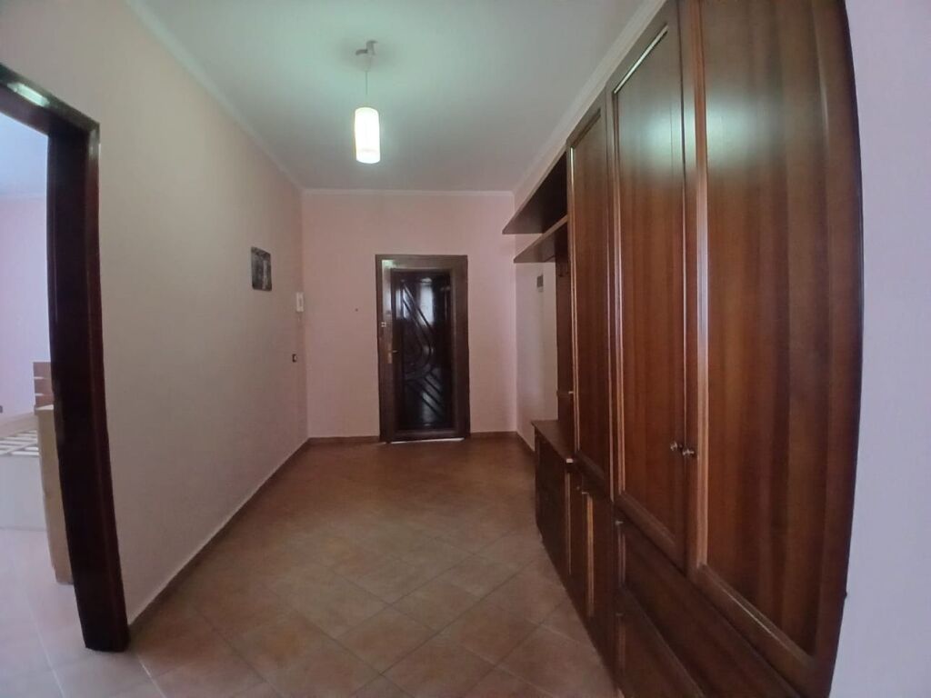 Jepet Me Qera Apartament 2+1+2 Tualete +2 Ballkone