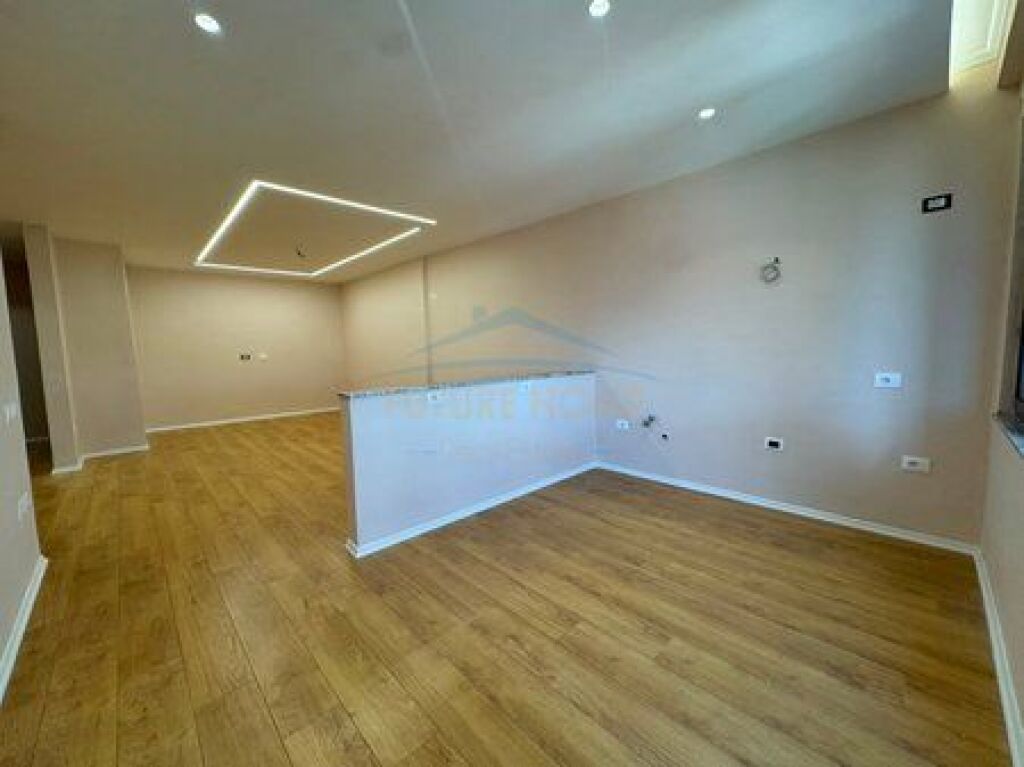 Shitet , Apartament 2+1, Ali Demi, Tirane .