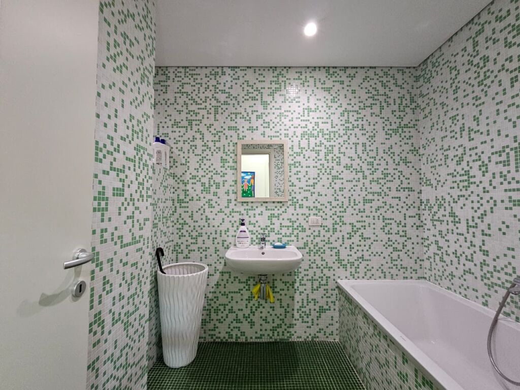 Apartament 4+1+3 ne shitje Pazari i Ri!