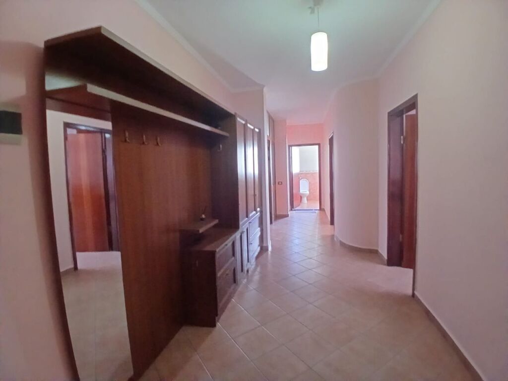 Jepet Me Qera Apartament 2+1+2 Tualete +2 Ballkone