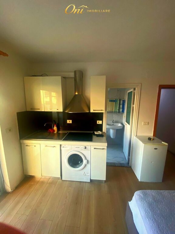JEPET GARSONIERE ME QERA, 21 DHJETORI