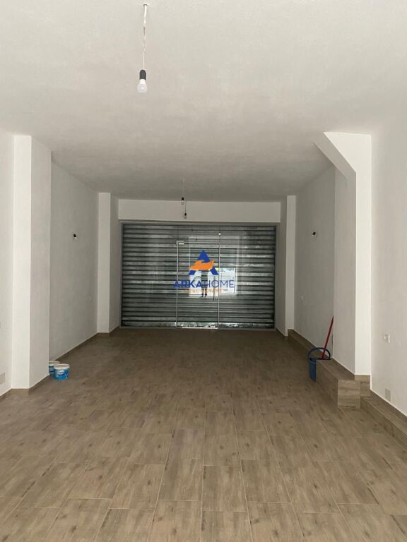 VENDESI COMMERCIALE IN VENDITA 50M2 "PALAZZO CON FRECCE" 187.000 EURO