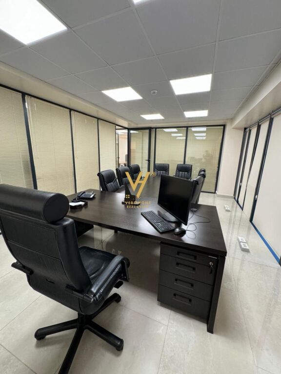 JEPET ZYRE 150 M2 ME QERA TE RRUGA E ELBASANIT 2.000 EURO