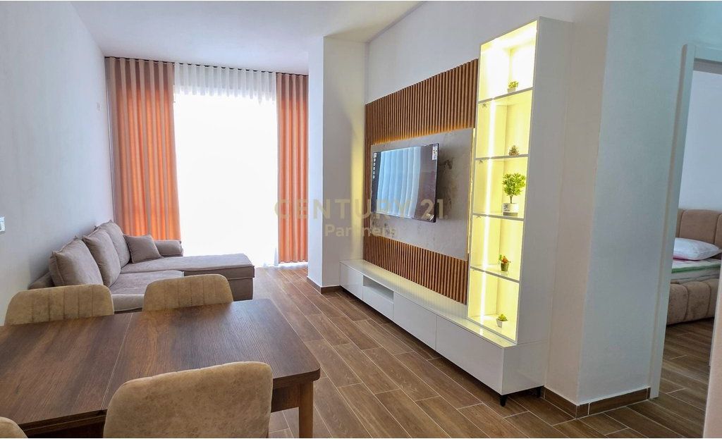 JAPIM ME QIRA APARTAMENT 1+1 &amp; POST PARKIMI TEK ALTURA TRADE CENTER BULEVARDI I RI 700 € /Muaj