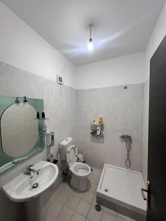 Jepet me qira 2+1+2 Fratari Astir 50.000 leke