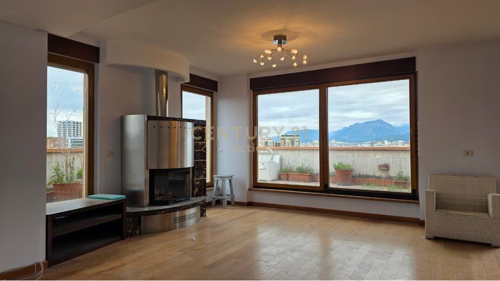 SUPER DUPLEX 326 M2 IN AFFITTO IN VIA ELBASAN!