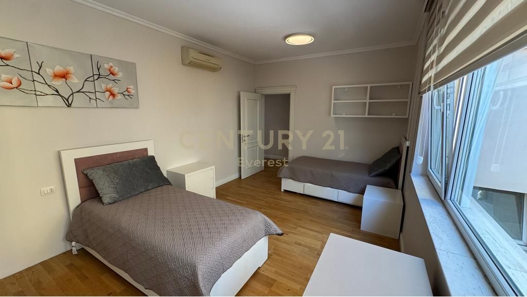 🏡 Shitet apartament 3+1 me post parkimi pranë Kopshtit Zoologjik!