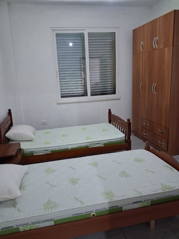 🏠Allias,Rr.Njazi Meka,jepet me qera kati i II-te i nje vile 2+1+2,i mobiluar. 480Euro