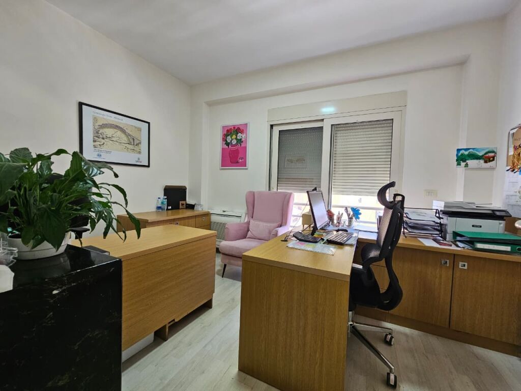 Apartament 4+1+3 ne shitje Pazari i Ri!