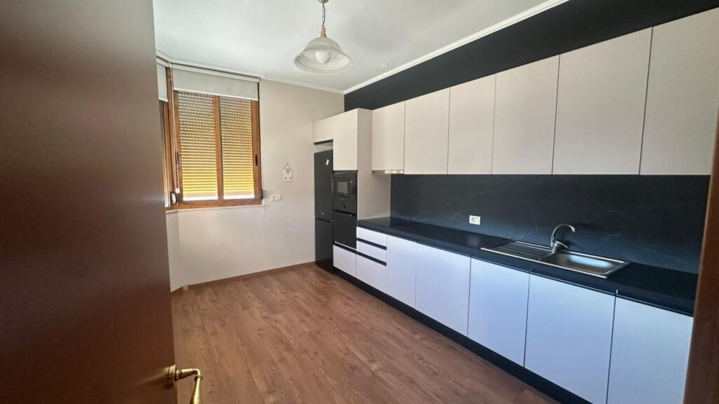 Apartament 3+1 per qira ne Bllok