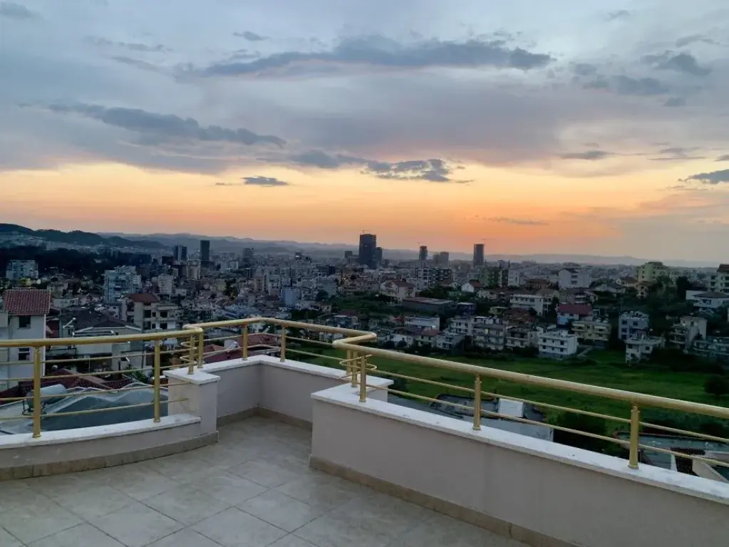 Qera | Penthouse 2+1+Aneks+Ballkon| Rruga Fuat Toptani | 500 €/muaj