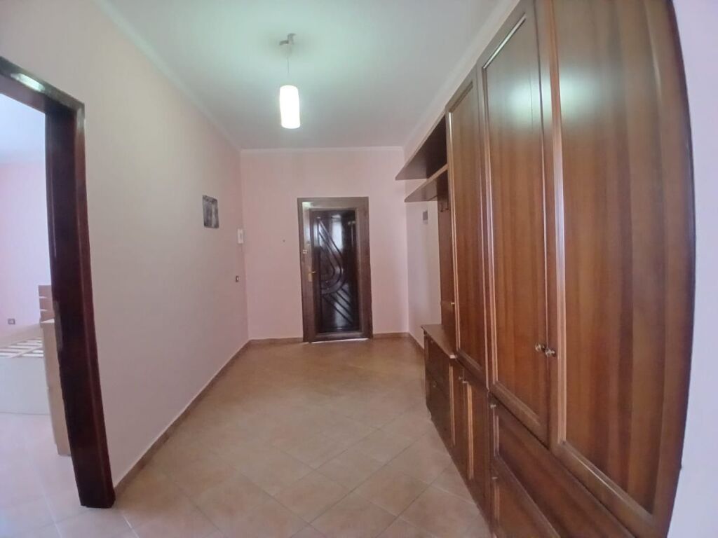 Jepet Me Qera Apartament 2+1+2 Tualete +2 Ballkone
