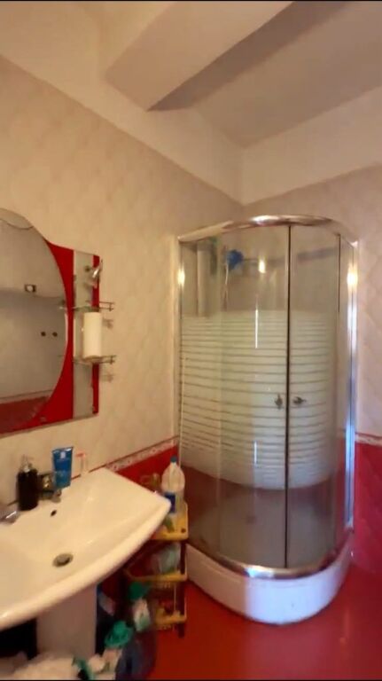 🏢Pas Ish Restorant Durresit, jepet me qera apartament 2+1,i mobiluar.50,000Leke