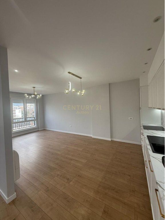 Jepet me Qira Apartament 3+1+2 në Porcelan