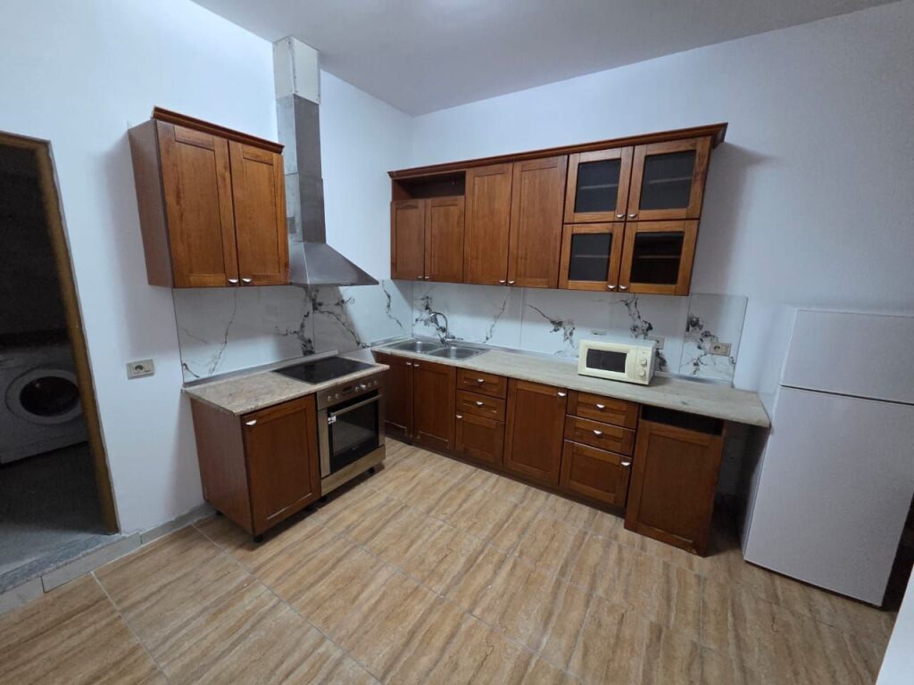 Qera | Vilë 2 + 1 | Rruga Jordan Misja | 450 €/muaj