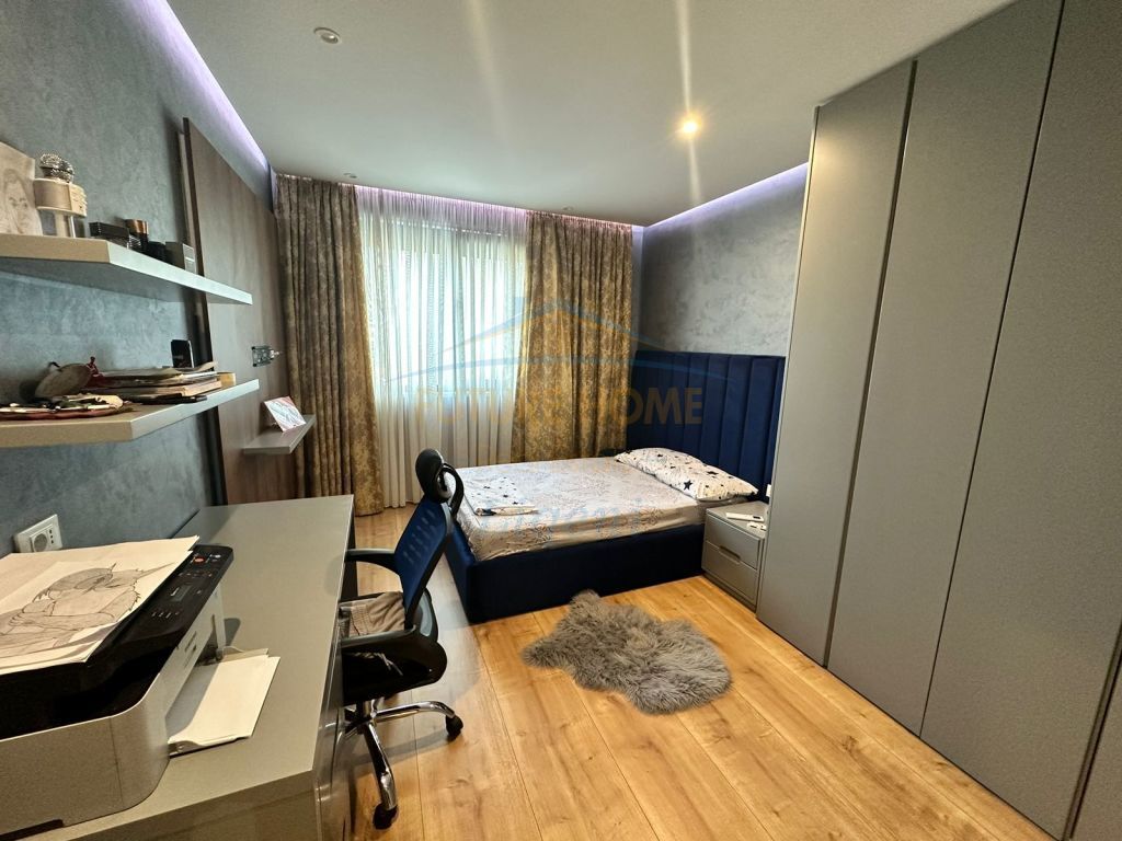 Qera, Apartament 3+1+2, Residenca Alba, Tiranë. 1,100 €
